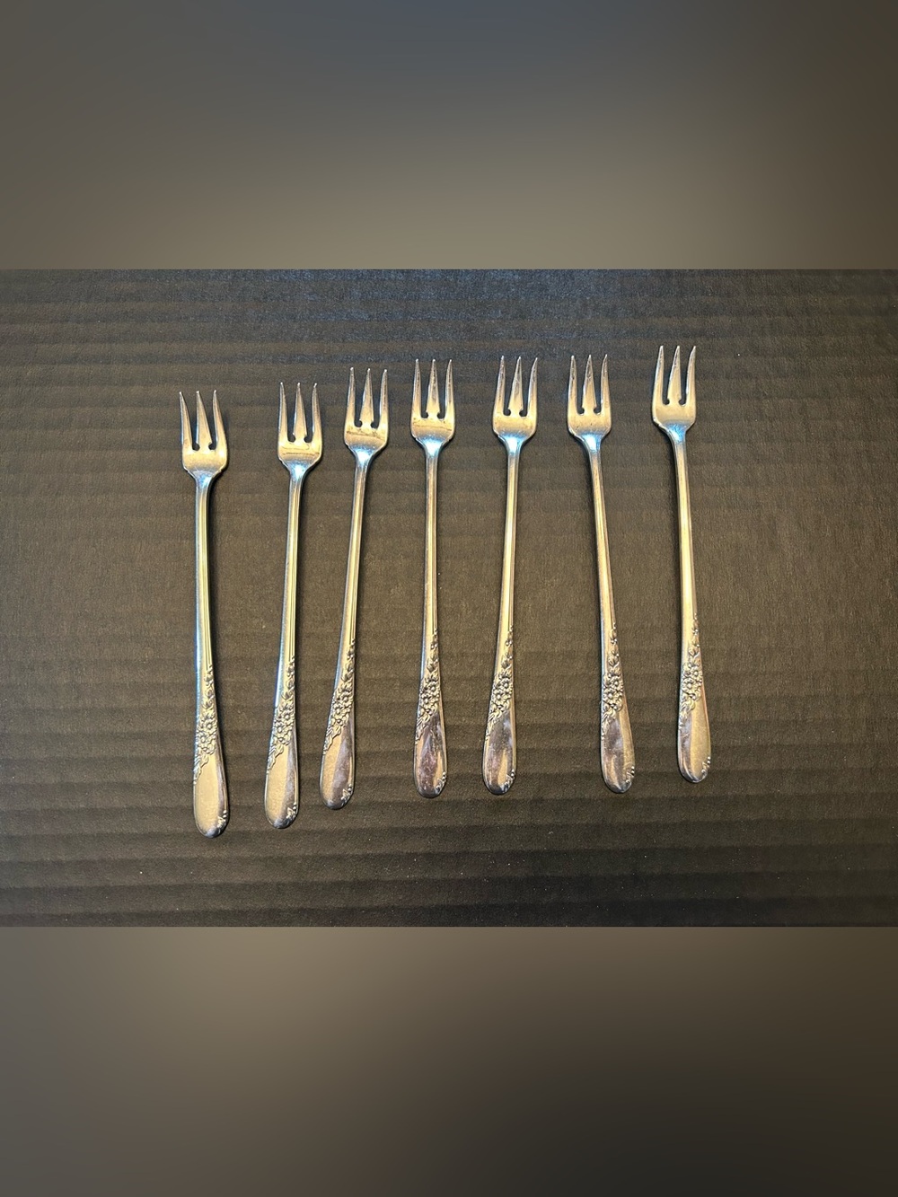 Set Of 7 Oneida Wm A Rogers Stainless Cocktail Forks Oysters Floral Pattern